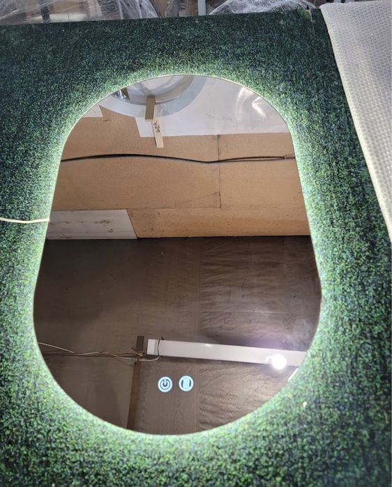 Дзеркала різної форми з підсвіткою під замовлення