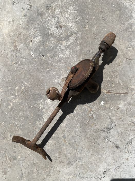 Berbequim manual antigo