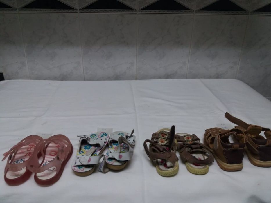 Calçados de criança nºs 22 e 23