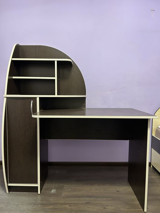 Продам письмовий дитячий стіл