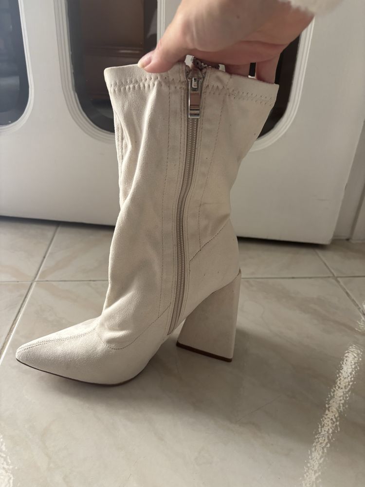 Botas bege novas tamanho 37