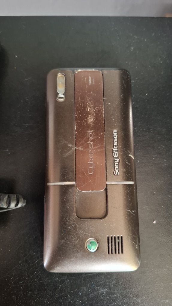 2 sprawne telefony sony ericson z ladowarka