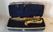 Saxofone Conn antigo com mala