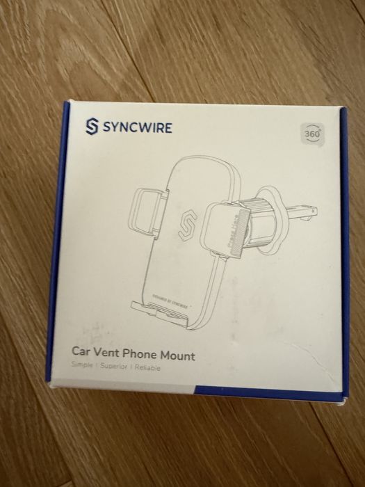uchwyt samochodowy do telefonu montowany na kratce wentylacyjnej.