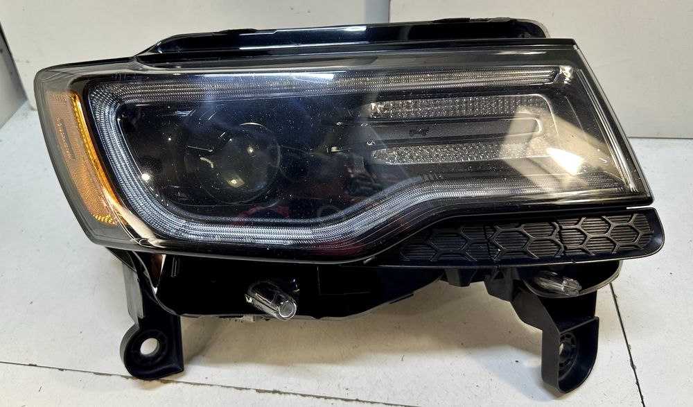 Фара права Jeep Grand Cherokee SRT USA 2014 2015 2016 68142490AG