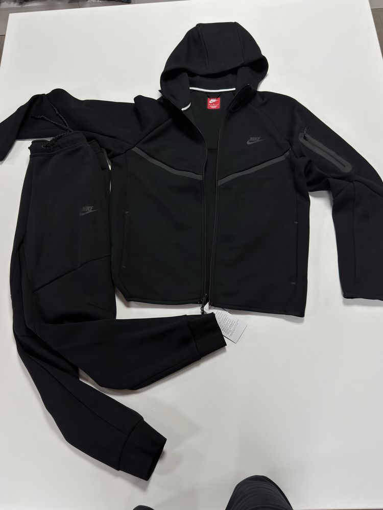 Костюм колекція 2025 Nike Tech Fleece HV049-010 та HV0959-010 Оригінал