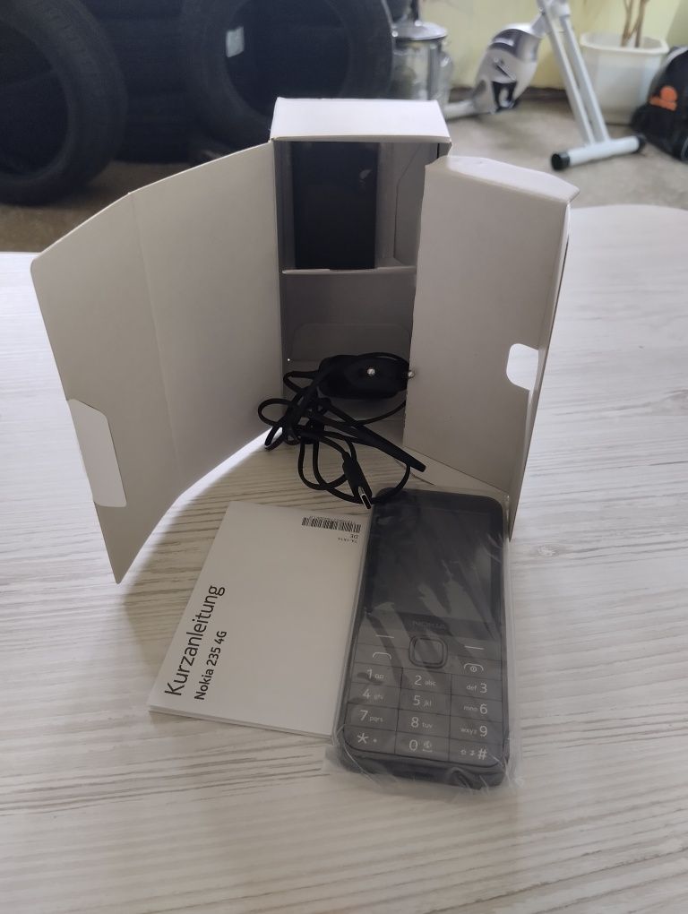Телефон Nokia 235 4G