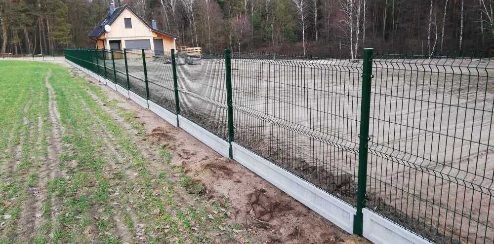 Ogrodzenie panelowe, słupki ogrodzeniowe, podmurówka betonowa