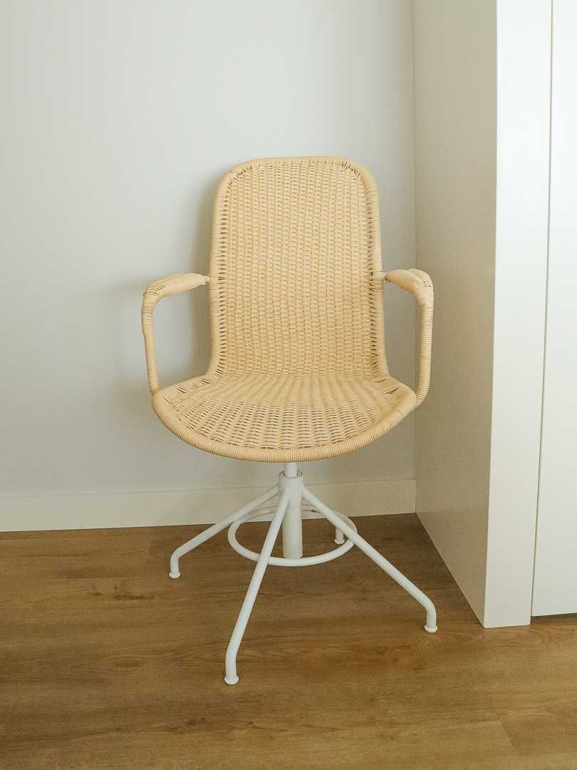 Cadeira giratória c/braços IKEA STIGBYGEL, bege/branco