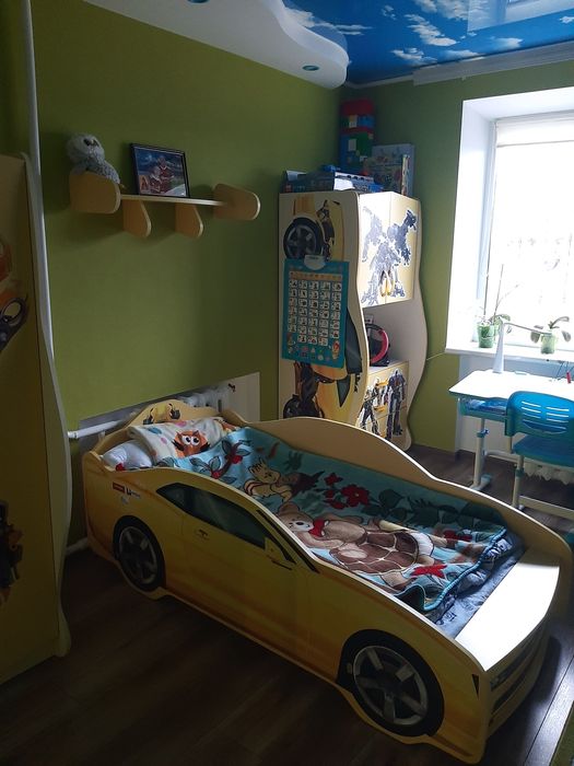 Меблі в дитячу кімнату"трансформери"(шкафи,стіл,ящик,стілець)