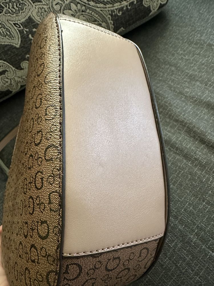 Продам нову сумочку Guess