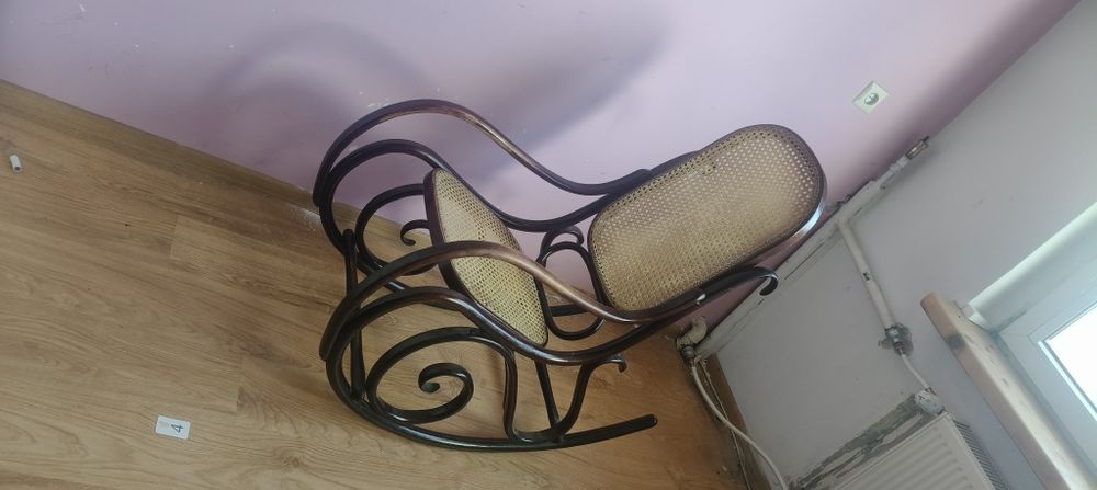 Fotel bujany drewniany