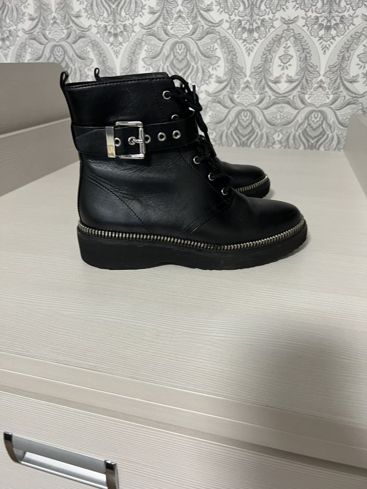 Женские ботинки