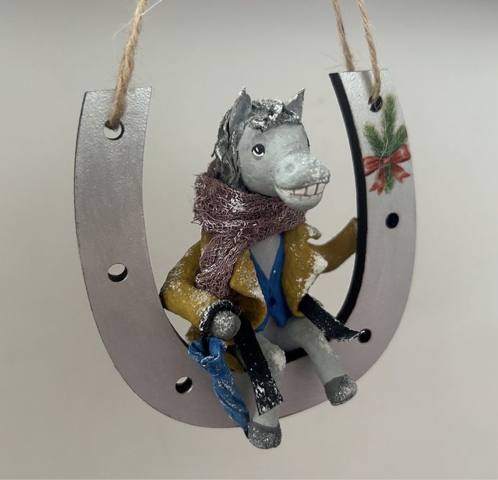 Игрушка на ёлку Конь в пальто