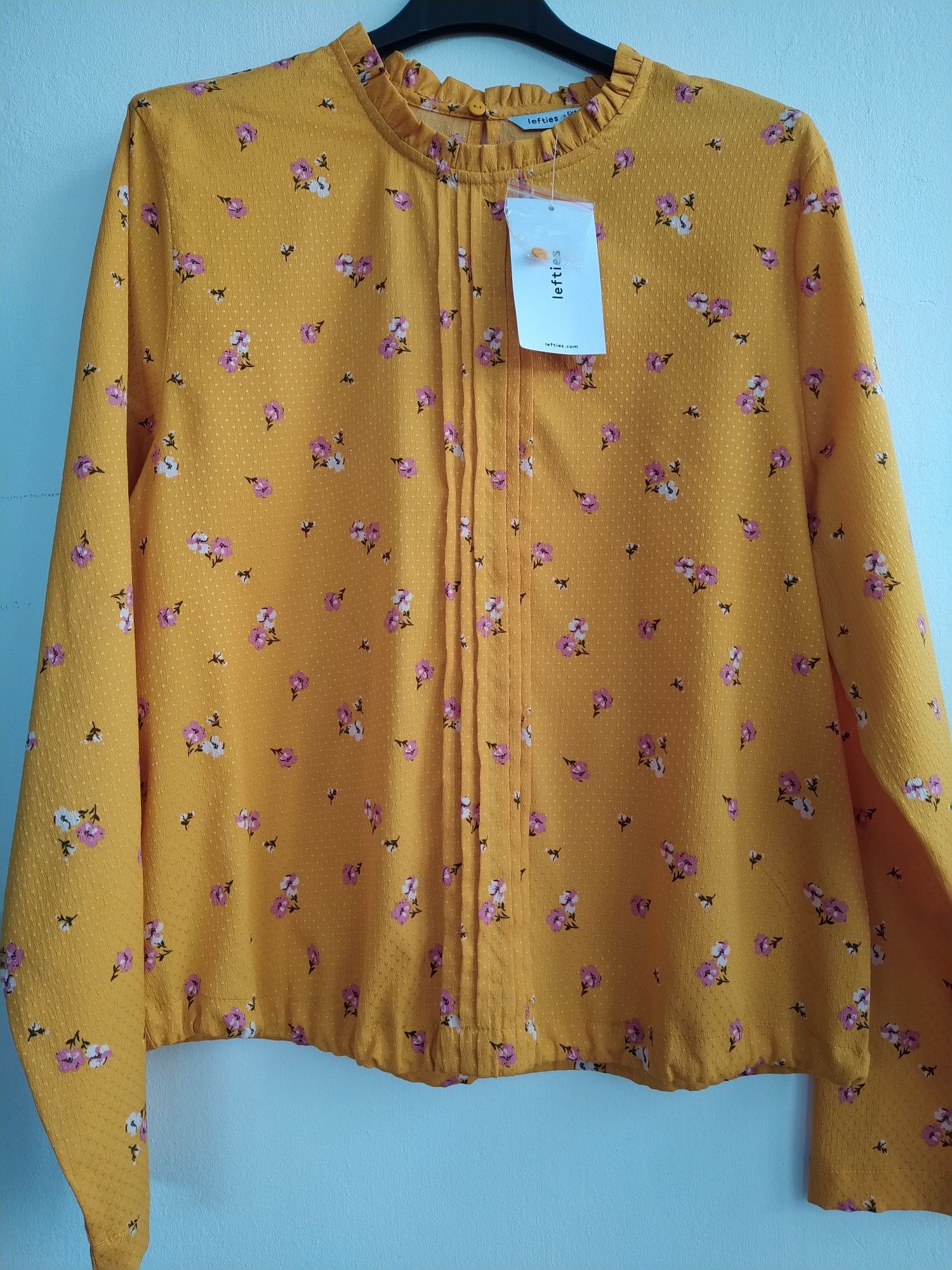 Blusa floral alegre e elegante - Lefties - Tamanho L - Nova!