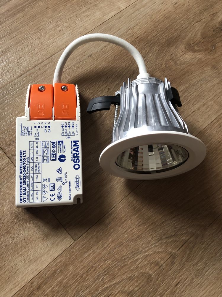 Halogen lampa LED OSRAM oprawa oczko