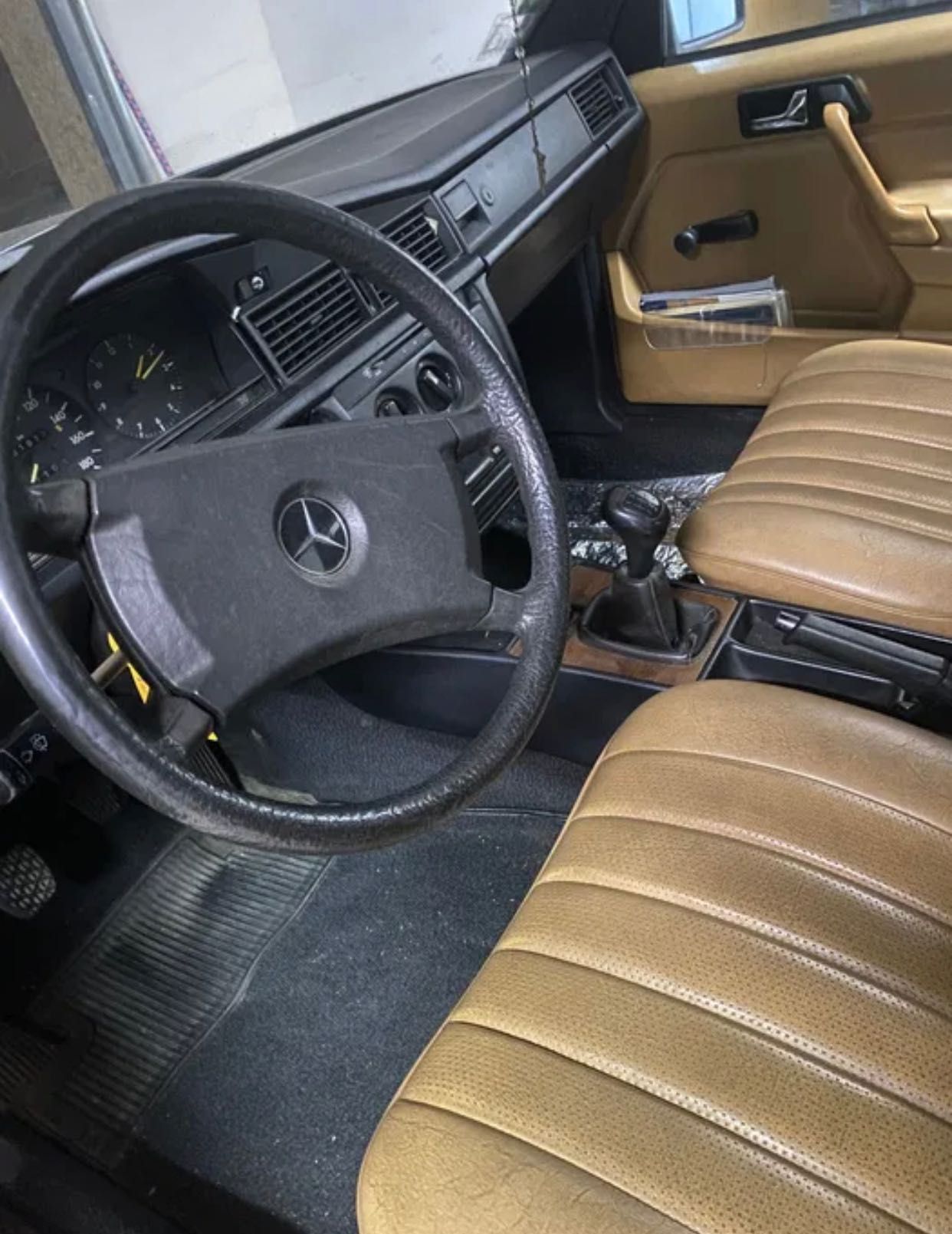 Carro Mercedes C190
