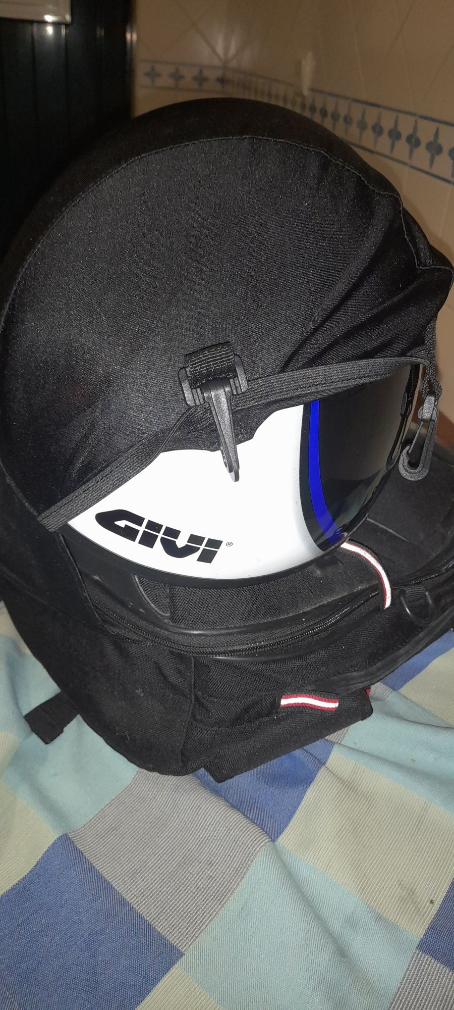 Givi - capacete e mochila