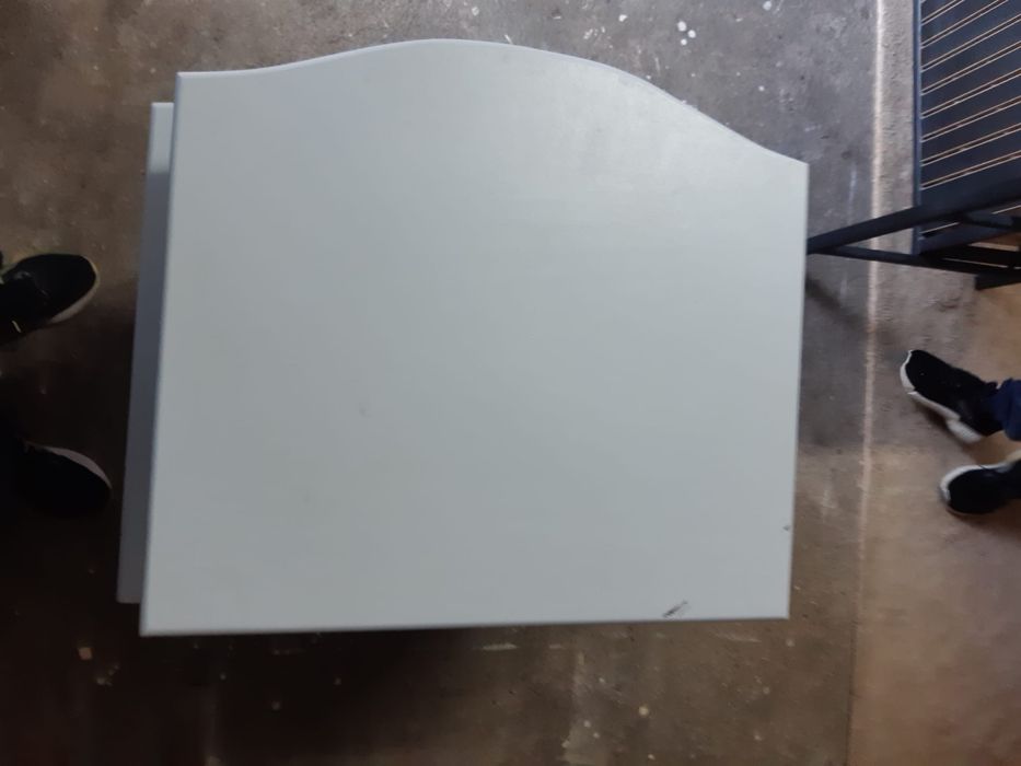 Mesa de apoio restaurada