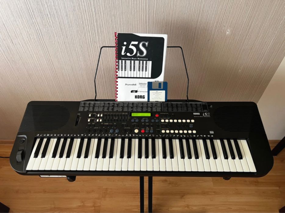 Korg i 5s - keyboard + miękki futerał + stojak