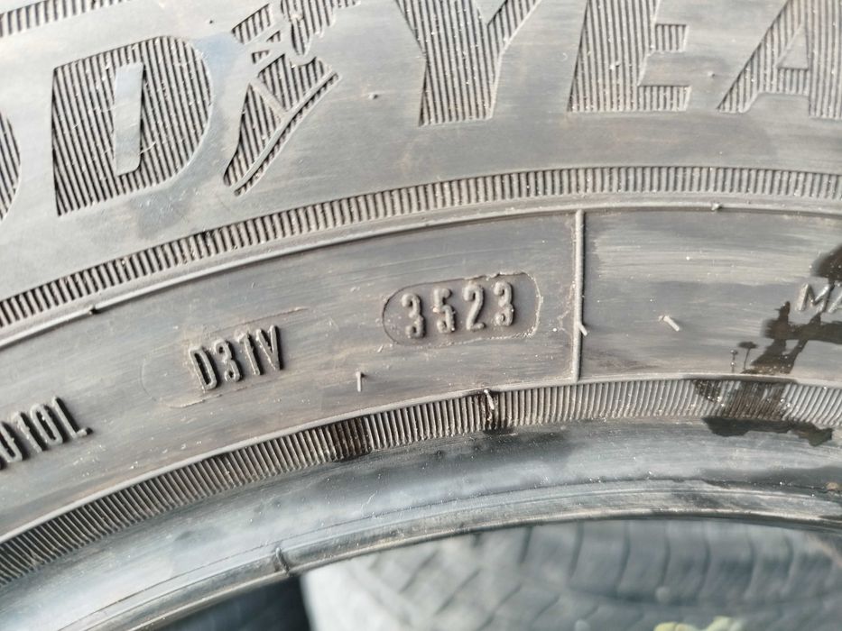 Opona używana 215/65R16C Goodyear EfficientGrip Cargo 2 1szt.
