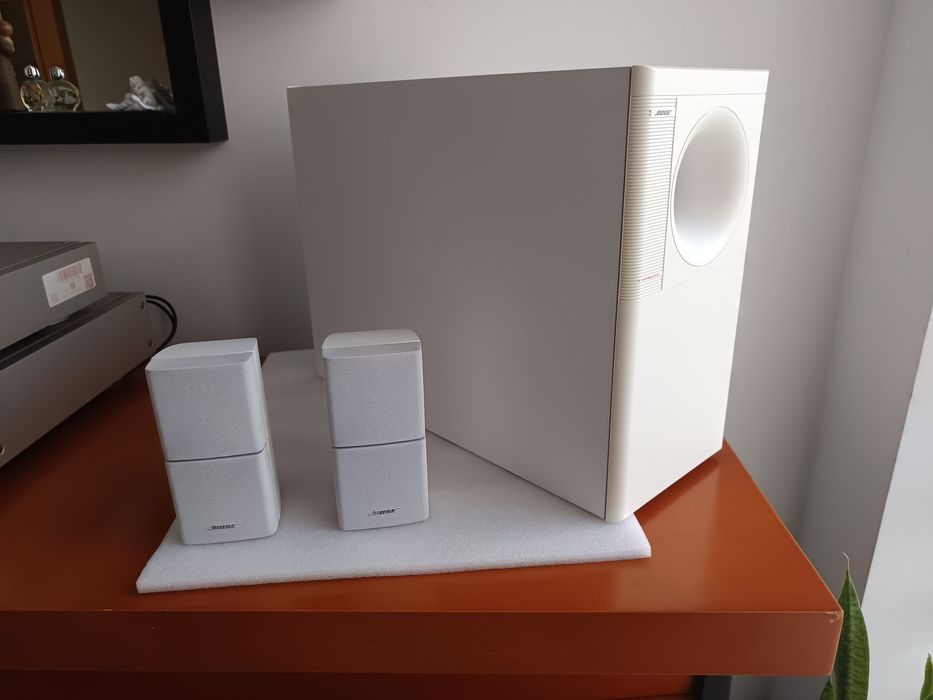 Sistema Bose Acoustimass 5 serie III em branco