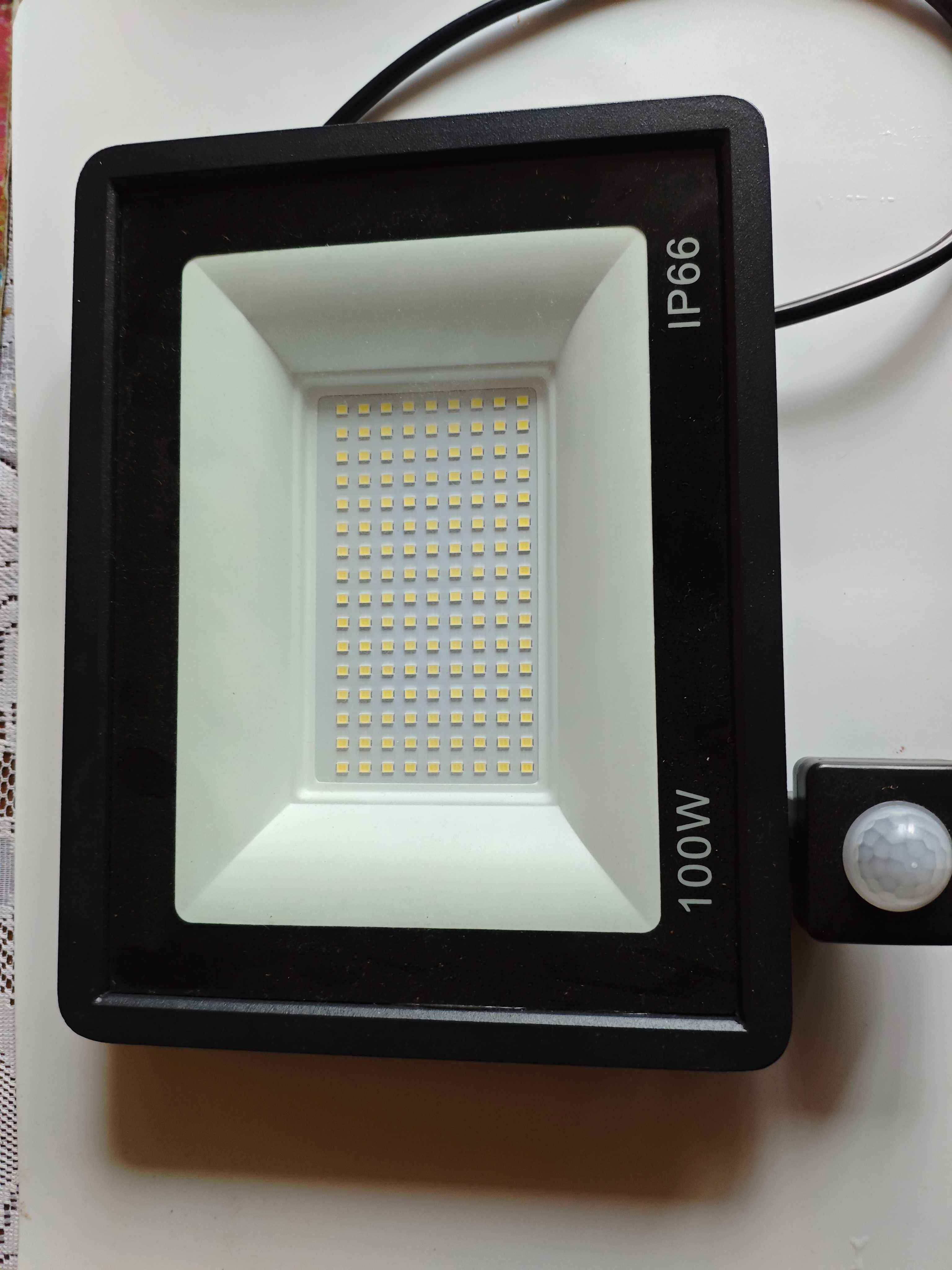 Halogen LED 100 W z czujnikiem ruchu IP 67