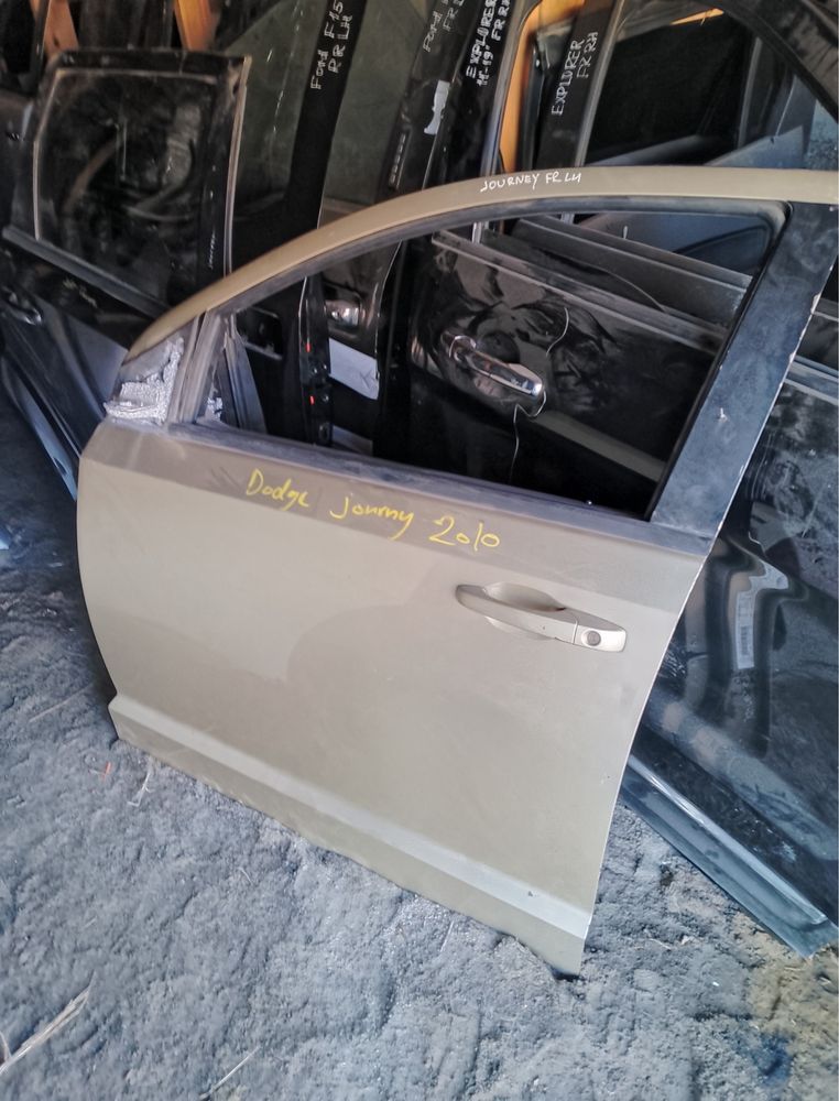 Продам Двери Dodge Journey 2011-16 гг