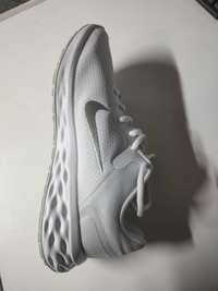 Nike buty damskie sportowe REVOLUTION 6 NN rozmiar 40