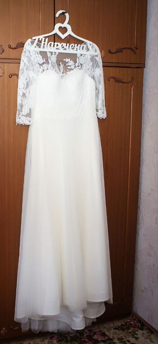 Продам весільну сукню Dominiss, одягнену один раз (не вінчану)