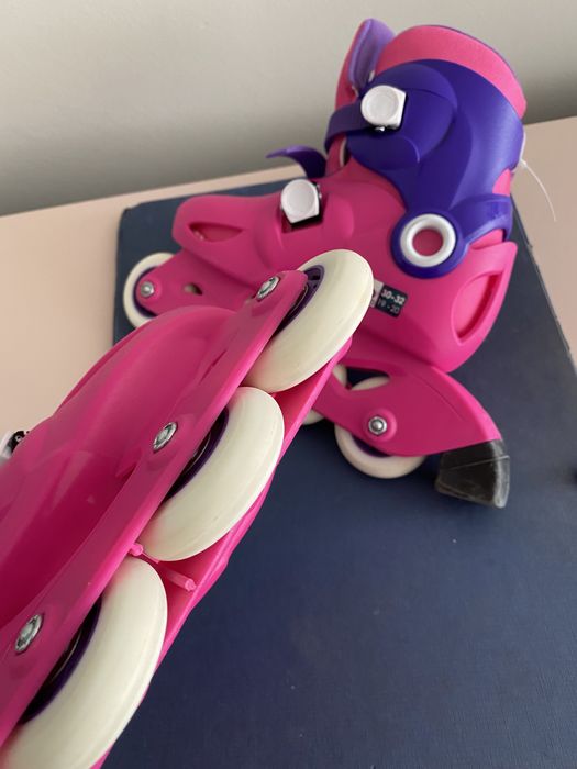 Patins em linha e capacete
