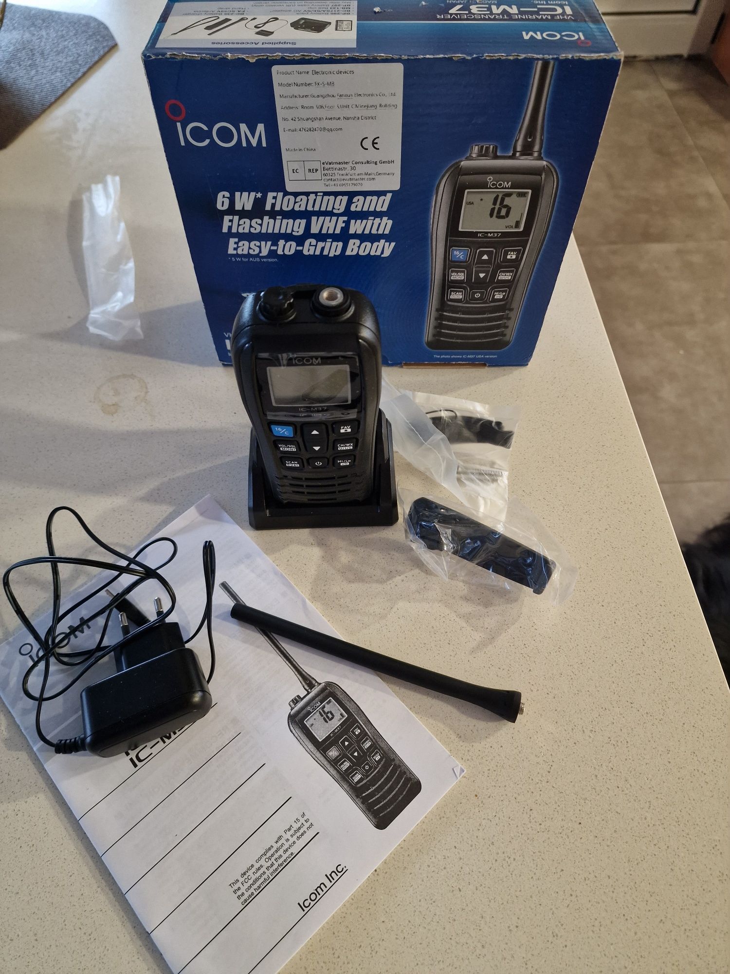 Rádio náutico Icom IC- M37