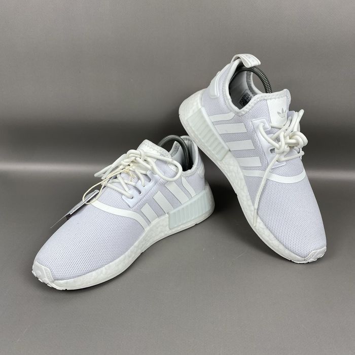 Білі кросівки Adidas NMD_R1  Originals H02334 Оригінал для залу в бігу