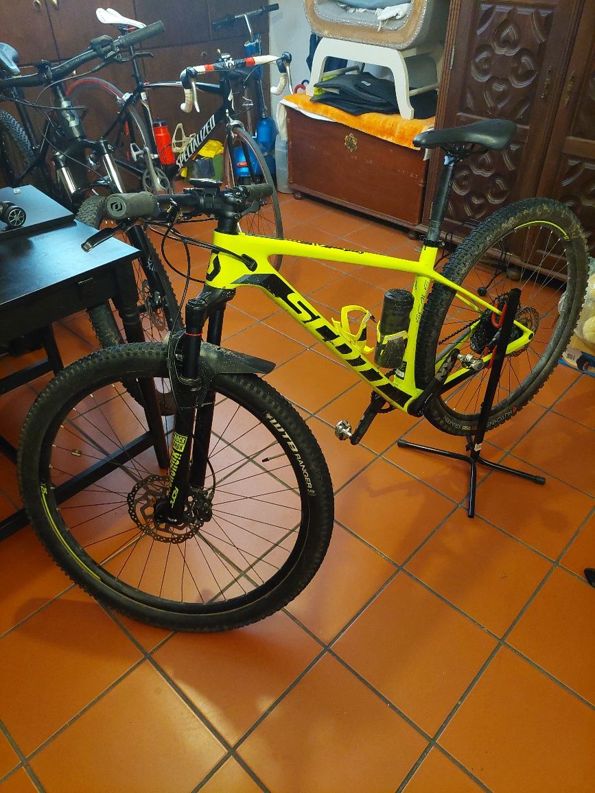 Bicicleta de btt com quadro em carbono tamanho M