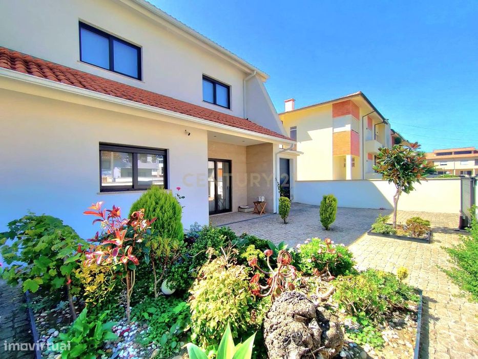 Moradia T3 em Primeira Linha de Mar em Cepães, Esposende