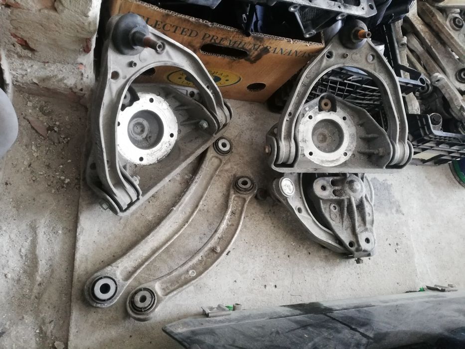 Ричаг передній,Volkswagen touareg,Audi Q7.Крошнтейни верхні,зад речаг