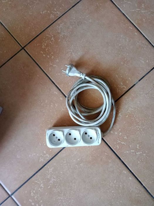 Продам нові переноску, трійник, вмикач для вилок та рідину амбер