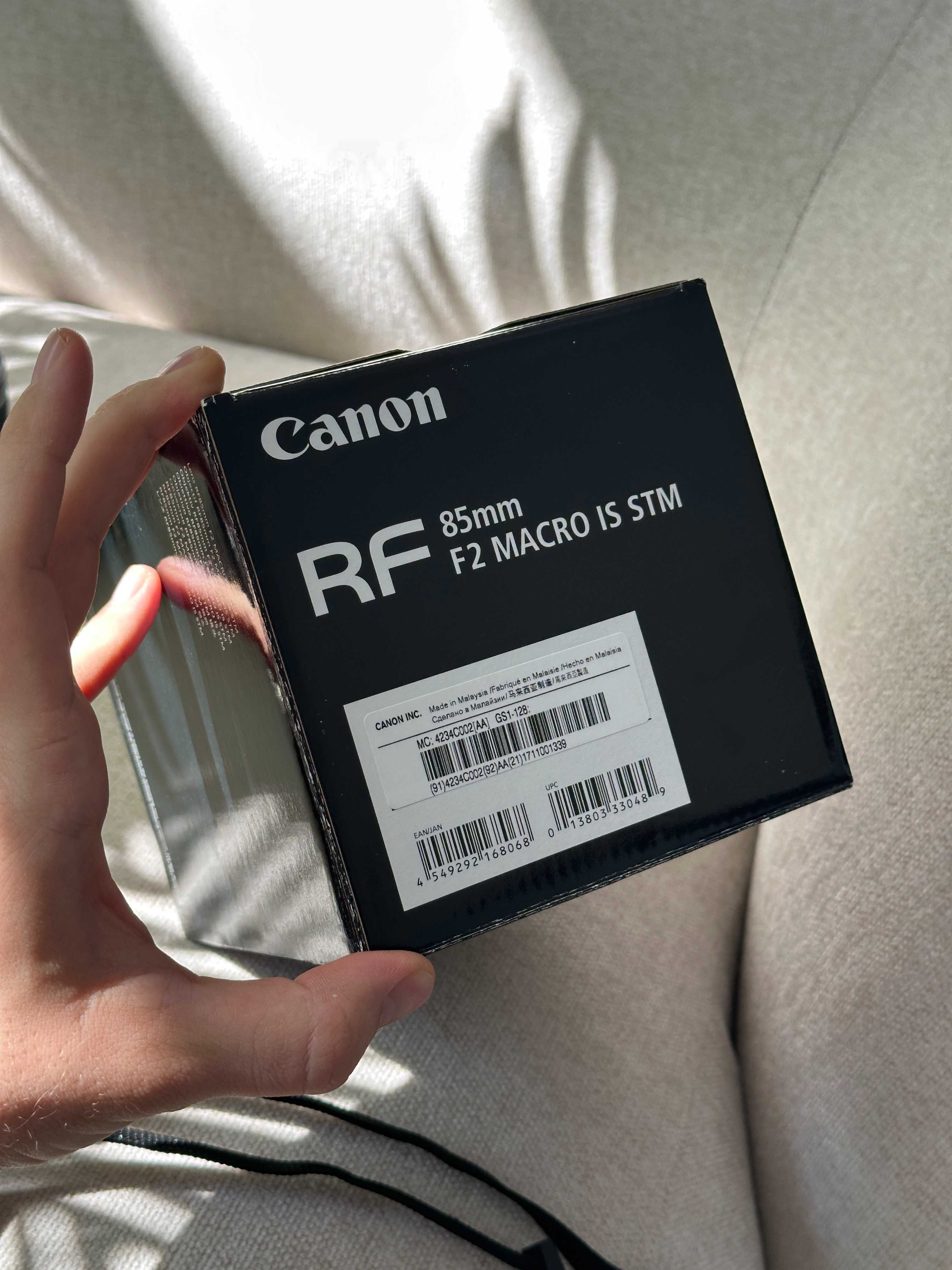Об'єктив Canon RF 85mm F2 MACRO IS STM як новий