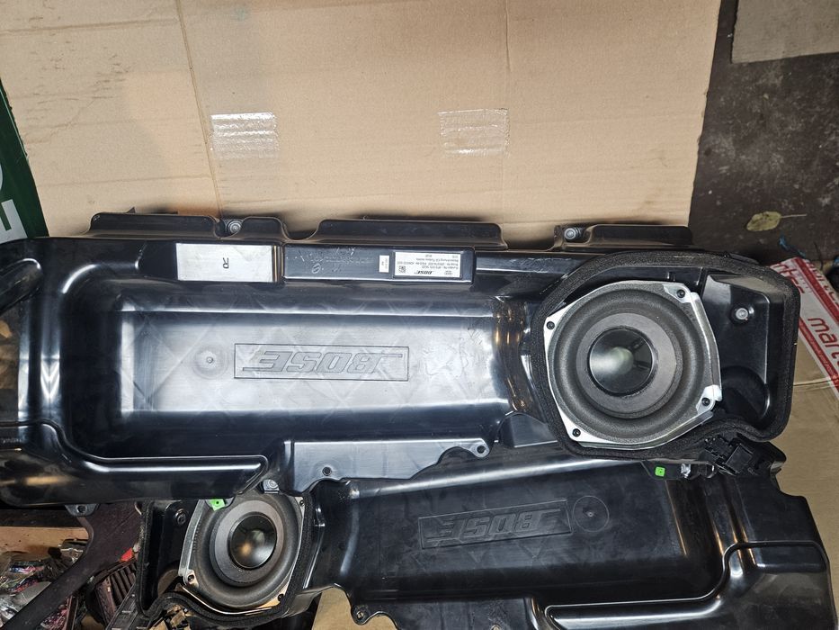 Audi a6 c6 glosnik bose