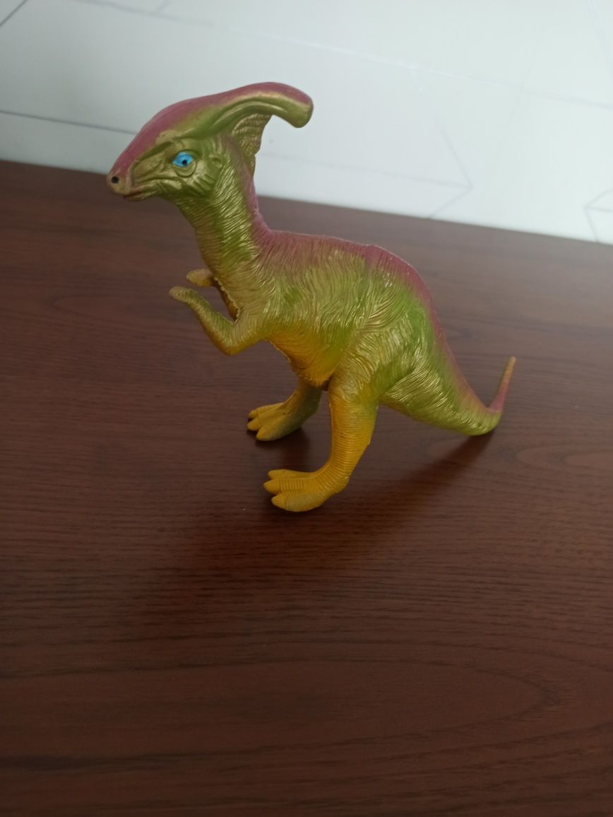 Duża figurka dinozaura.