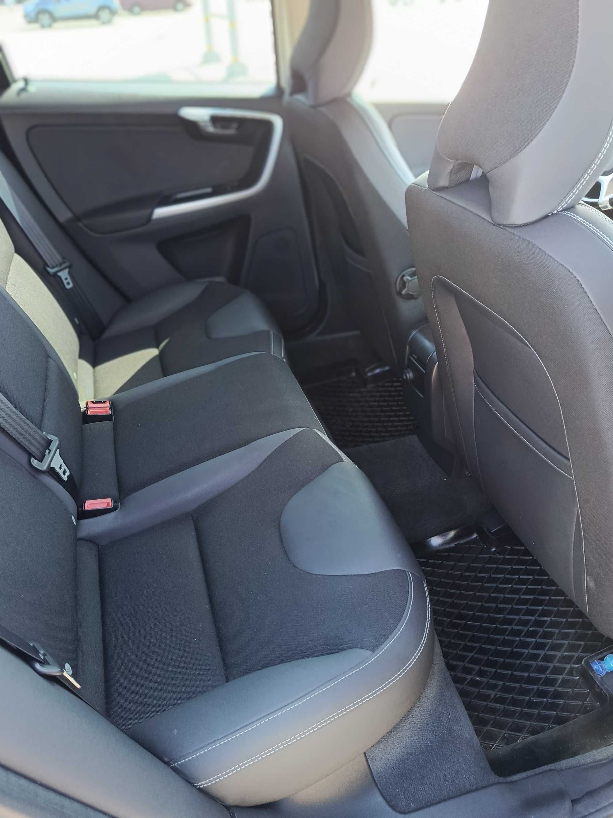 Volvo XC60 2011r 2.0 D3 163km