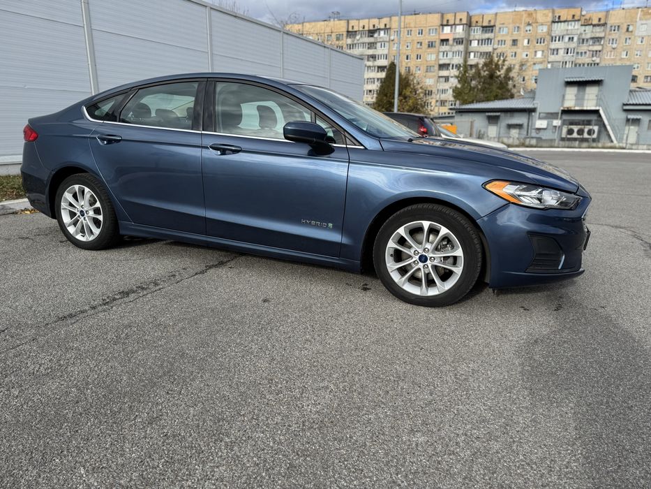 Оренда авто. Автомобіль в оренду. Машина в оренду. Таксі Львів. Гібрид