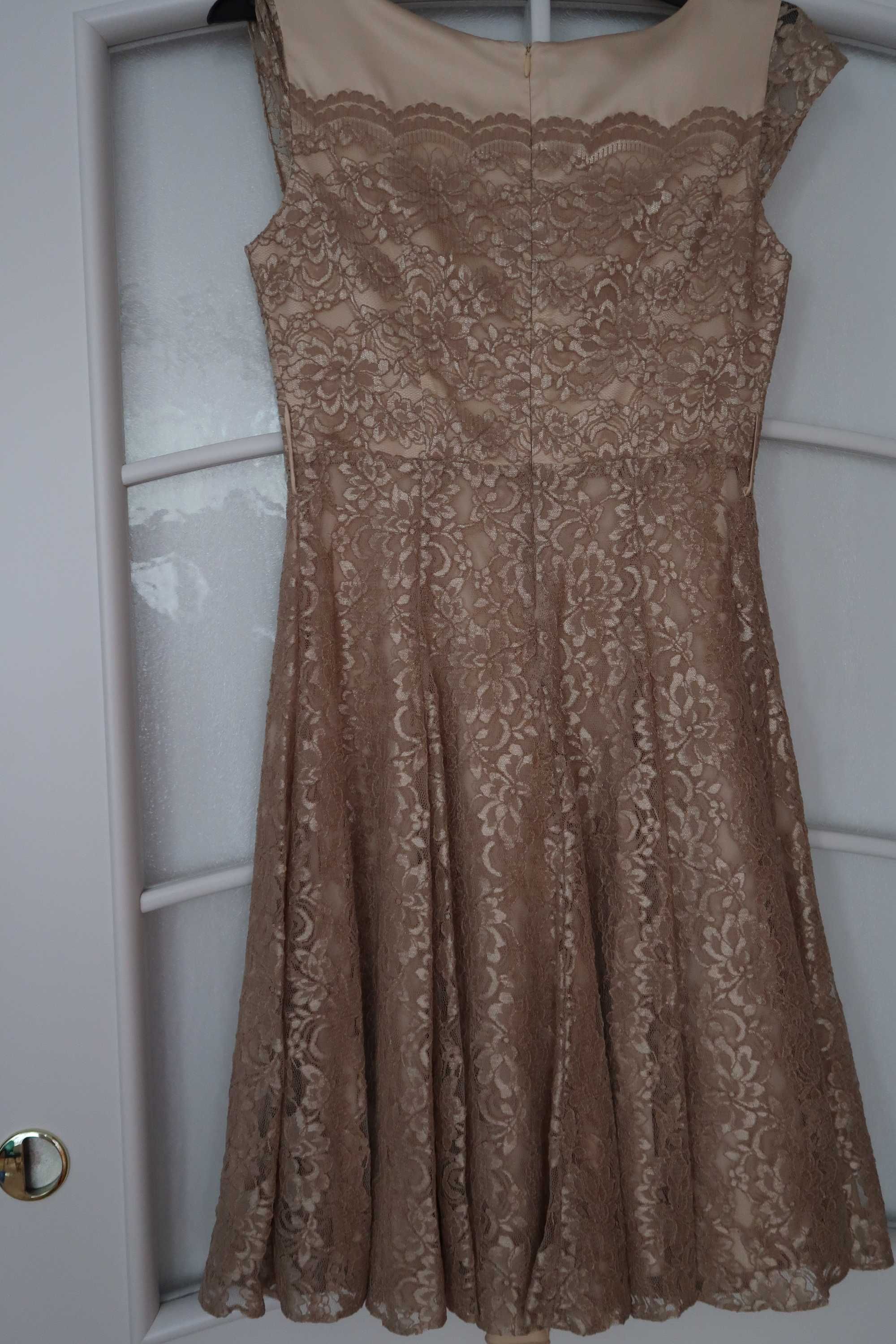Elegancka sukienka z koronki