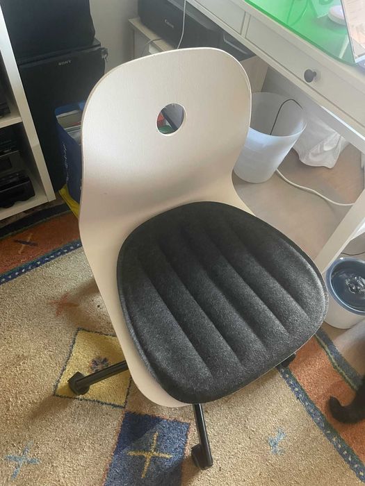 Cadeira de escritório branca com rodas | Quinta do Conde/Amadora