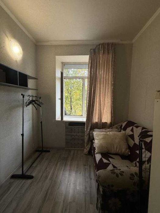 Продам гостинку неподалік метро Масельського (Масельского)