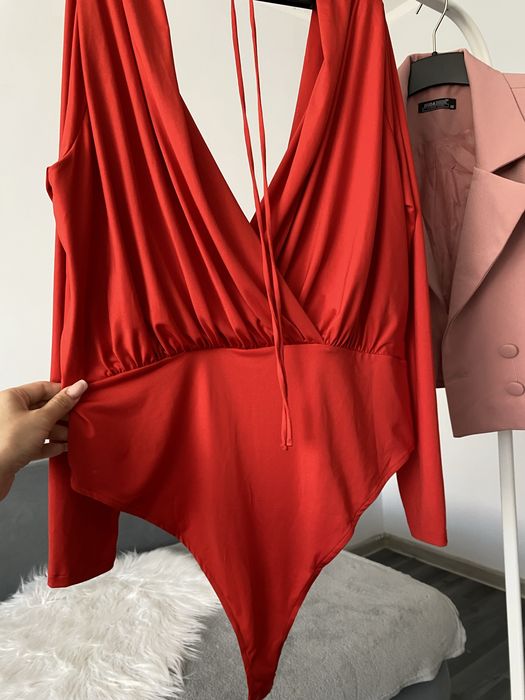 H&M L/40 czerwone body z długimi rękawami