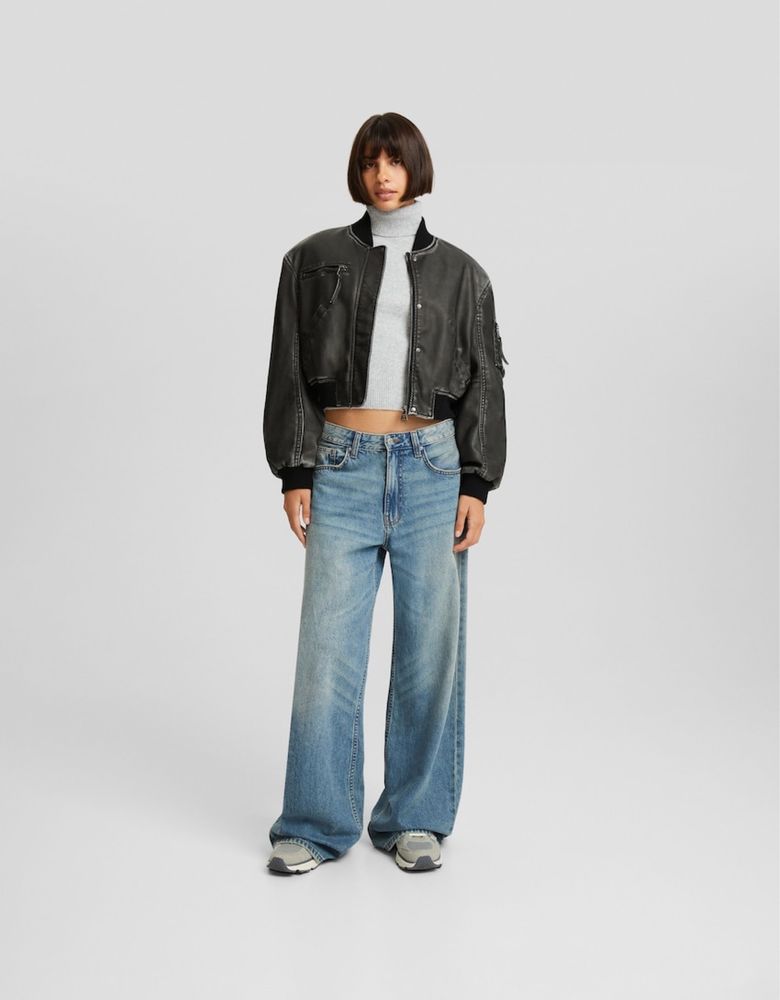 Стильна куртка бомбер Bershka