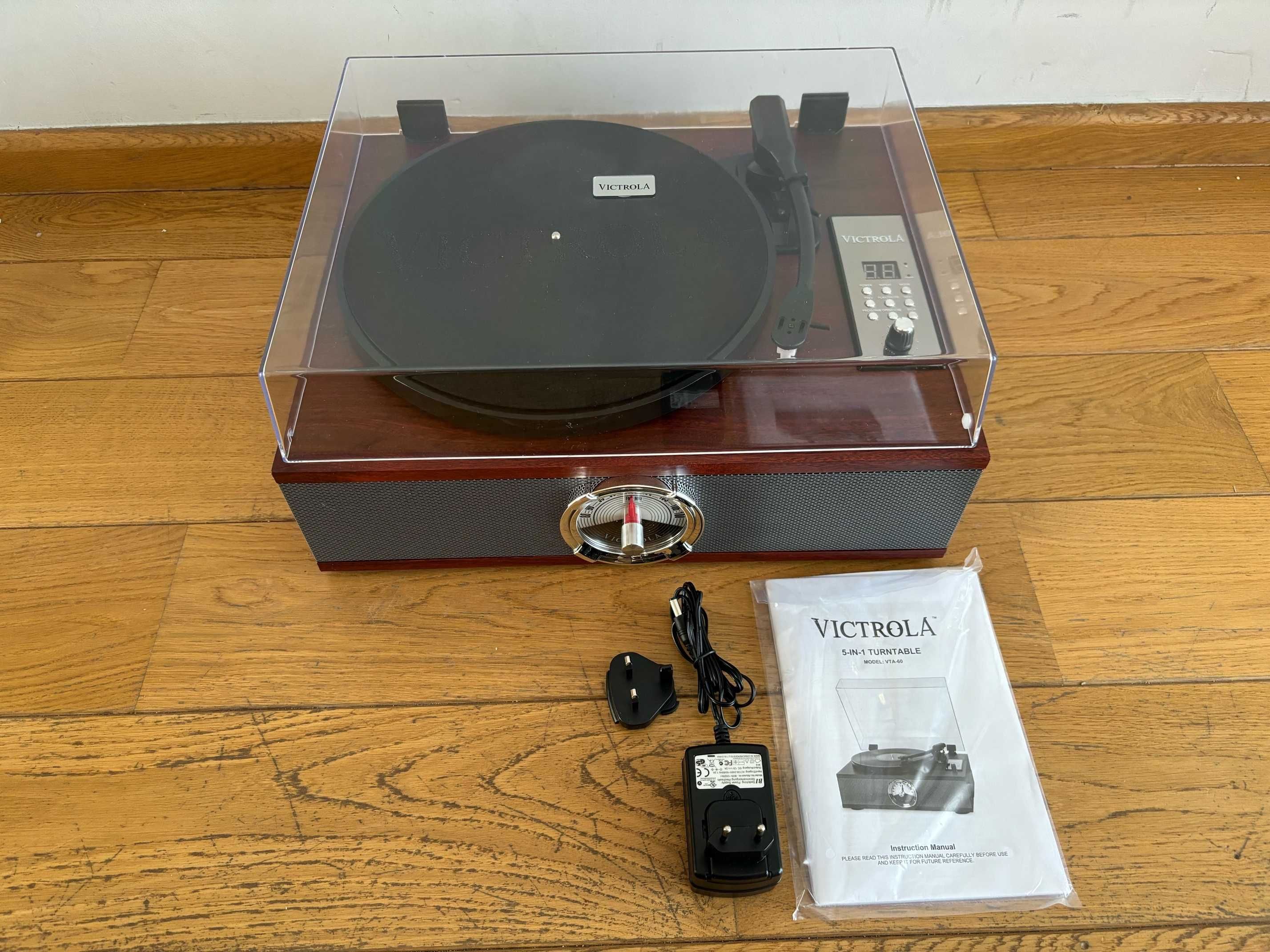 Gramofon Victrola VTA-60 odtwarzacz CD Radio FM Bluetooth AUX Retro