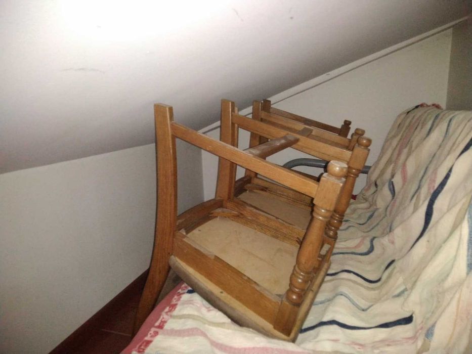 4 cadeiras em madeira