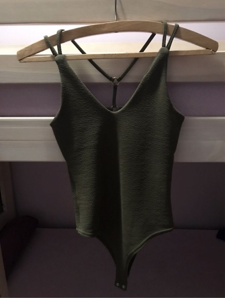 Body w kolorze khaki